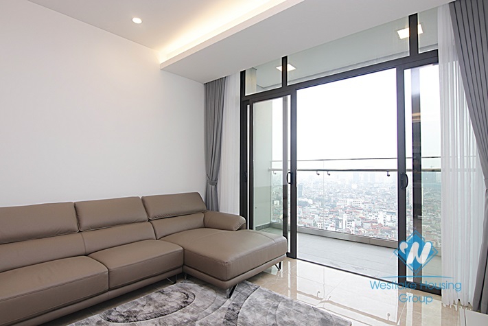 Three bedrooms apartment for rent in Sun Grand tower, Thuy Khue, Ba Dinh.